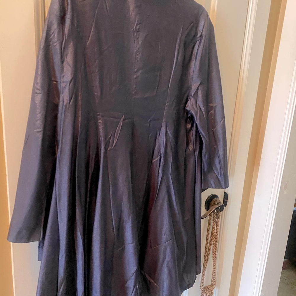 Medium size soft navy knee length coat , feel like silk, wears easy,